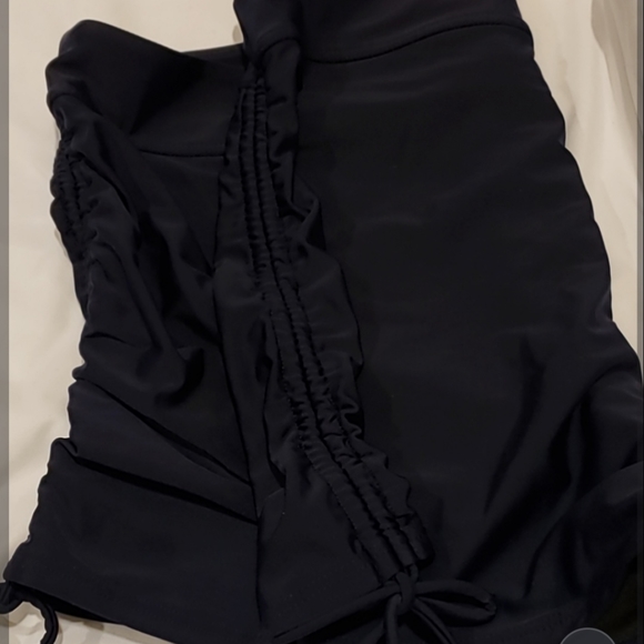 LADIES SHORTS - Picture 3 of 4